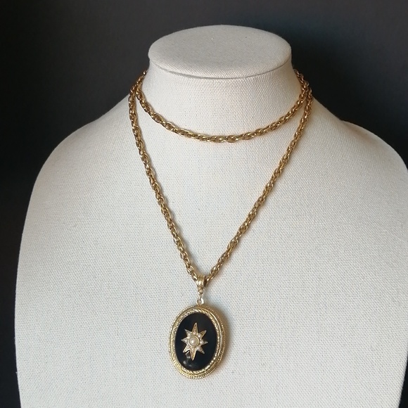 Vintage Necklace Faux Seed Pearls Black Enamel Goldtone Pendant Mourning Locket - Picture 3 of 9